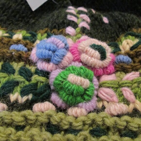 🌸🪶☮️Handcrafted Sadie Beanie – Made in Nepal - Picture 6 of 7